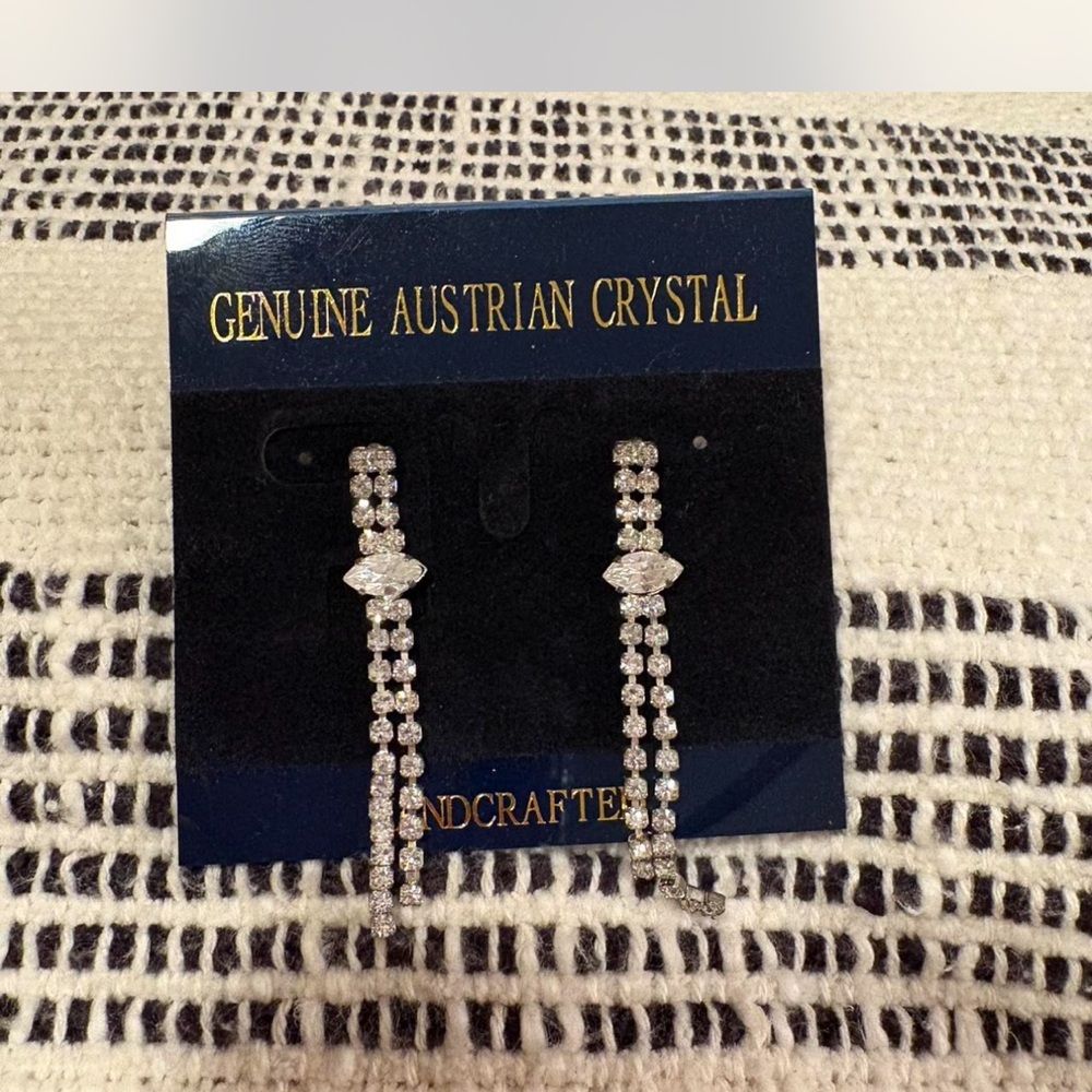Elegant Silver Crystal Drop Earrings